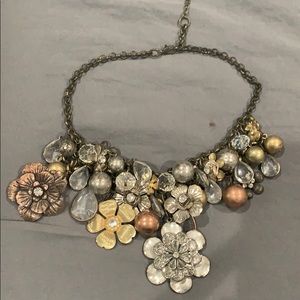 Flower necklace with adjustable chain